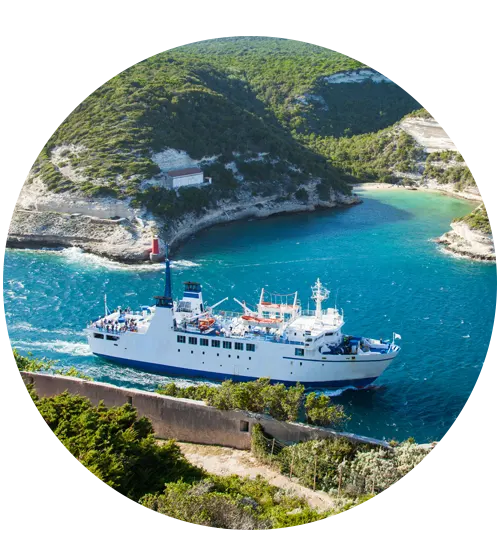 Navigazione in traghetto verso la Corsica